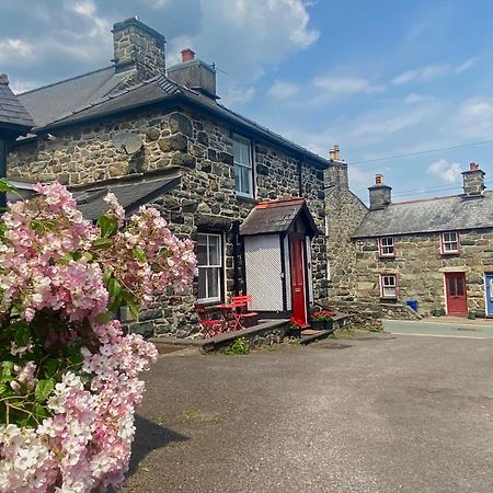 Cottage In The Heart Of Dolgellau Exterior photo